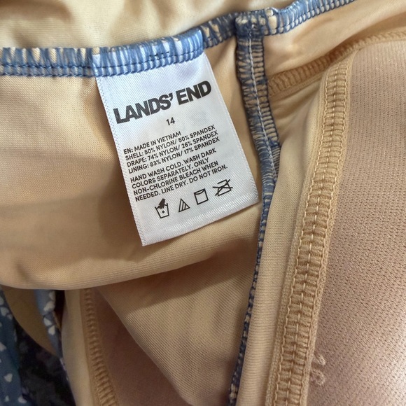 NWT Lands’s End Ditsy Floral One Piece Swimsuit - Picture 9 of 10